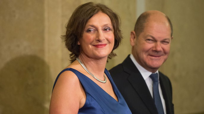 Britta Ernst: Kinder, Eltern, Herkunft & mehr - Die Ehefrau von Olaf Scholz im Porträt