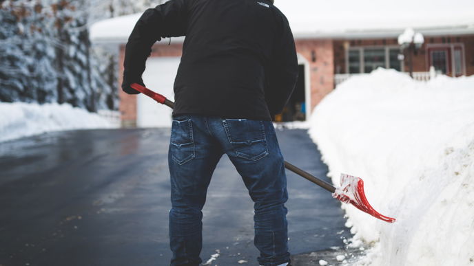Schneeschippen: Mit diesen 3 Tipps geht es noch schneller