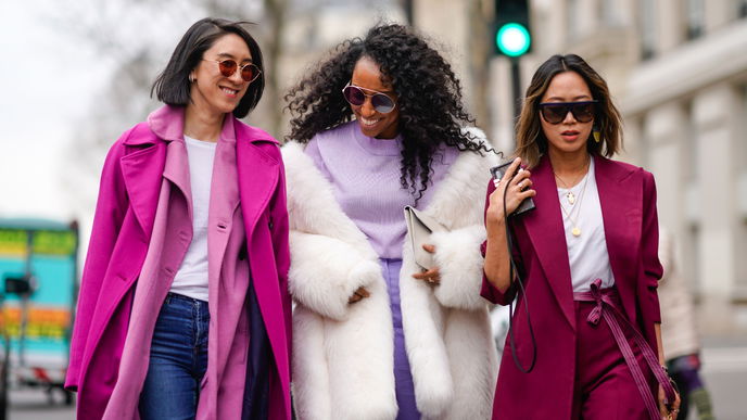 Mode im Winter 2021/22: An dieser Trendfarbe kommt niemand vorbei