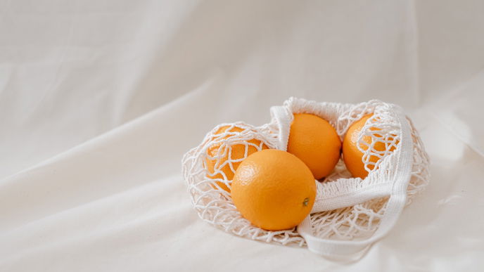 7 Dinge, die Sie im Haushalt mit Orangenschalen reinigen können
