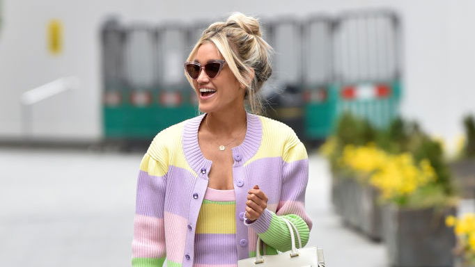 Mode-Trends 2023: So stylen wir DIESE angesagte Pastellfarbe