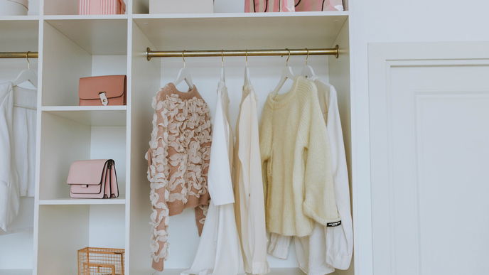Schlafzimmer reinigen: 7 Dinge, die im Kleiderschrank nichts zu suchen haben