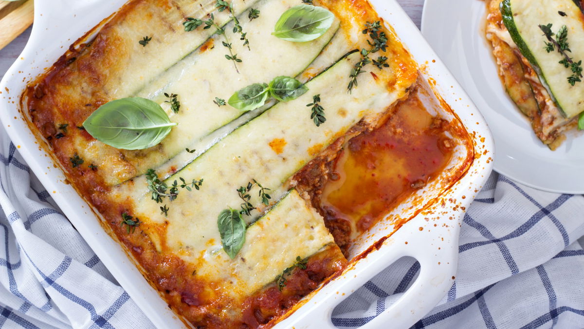 Unser Rezept für eine vegetarische Zucchini-Lasagne schmeckt so gut wie das Original