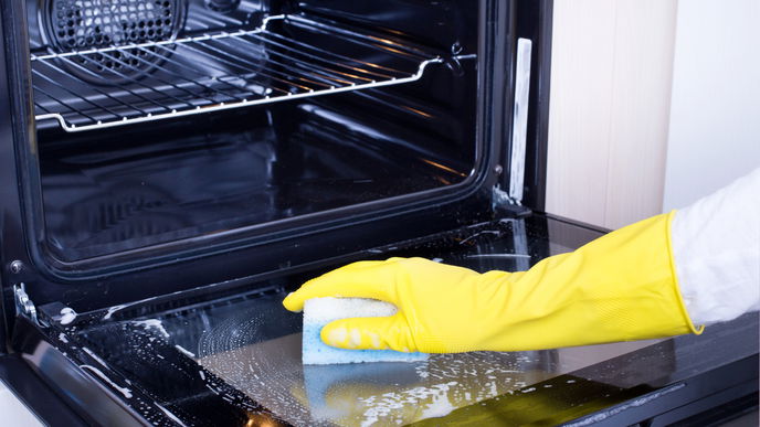 Backofen reinigen: Die besten Hausmittel und Tipps