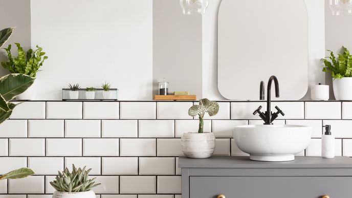 Schimmel im Bad: 4 Tipps, die effektiv helfen 