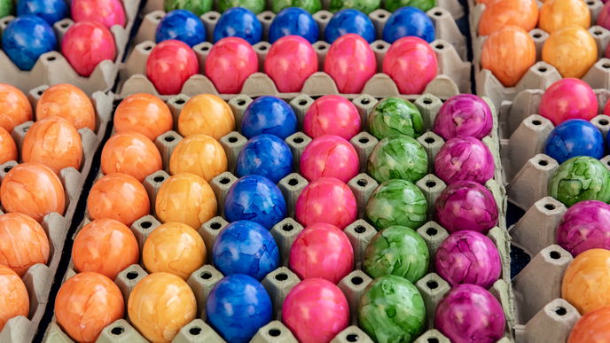 Achtung! Aus diesem Grund sollten Sie gefärbte Eier NIE im Supermarkt kaufen