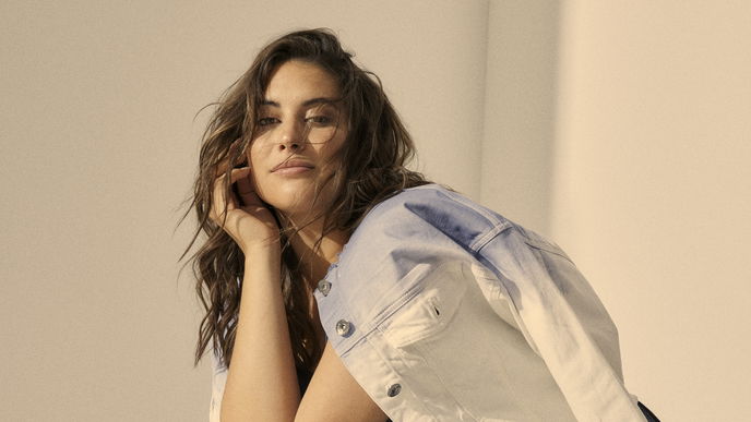 Frühlings-Trends 2022: 5 Styling-Tipps für Curvy-Frauen
