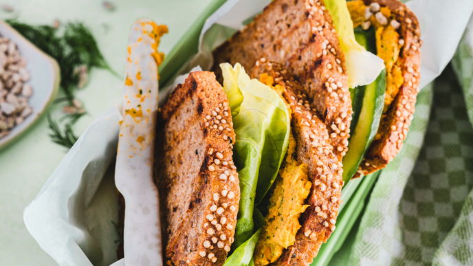 Vegetarisches Gemüsesandwich mit Möhrenmus