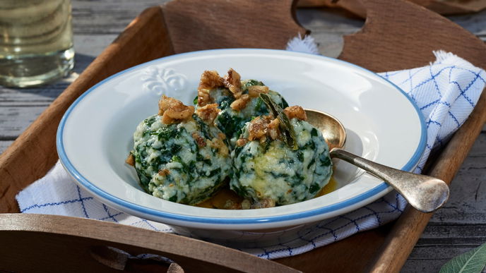 Spinatknödel mit Salbeibutter