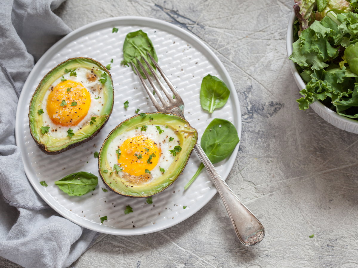 Gebackene Avocado mit Ei