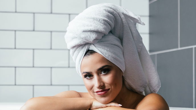 Achtung: Darum sollten Sie Ihre Haare NIE im Handtuchturban trocknen