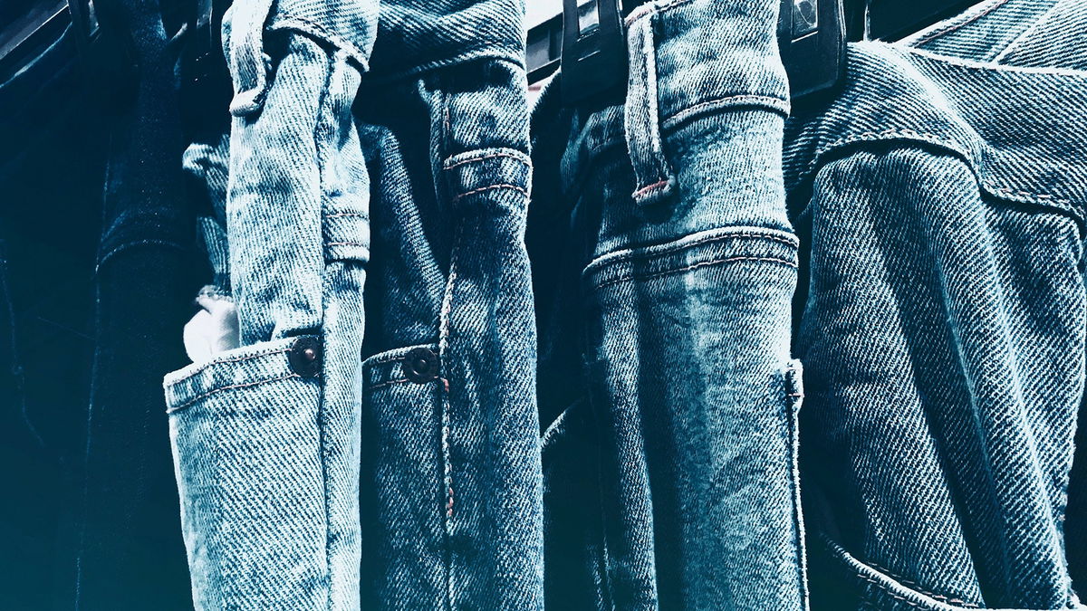 Jeans waschen: So wir der Stoff richtig sauber 