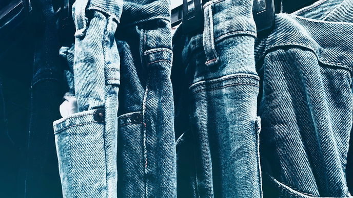 Jeans waschen: So wir der Stoff richtig sauber 