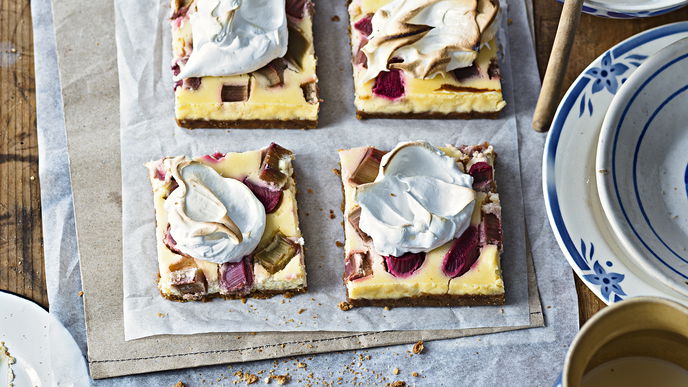 Unser Rezept für Rhabarberkuchen mit Baiser