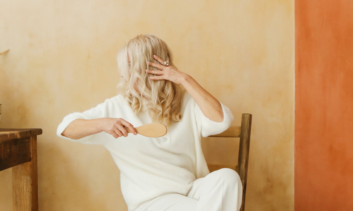 Frau mit blonden Haaren