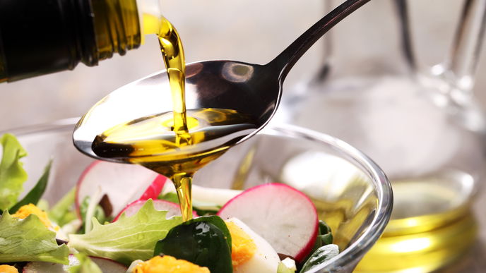 Abnehmen: Die 3 gesündesten Speiseöle für Salate