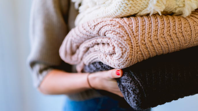 Geld sparen: 4 Kleidungsstücke sollten wir seltener waschen
