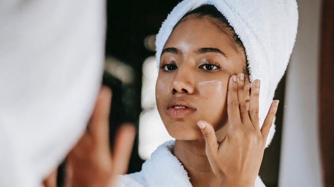Bakuchiol: Darum wirkt es besser als Retinol