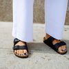 Ciao High Heels: Kleine Frauen setzen im Frühjahr 2024 auf Plateau-Birkenstocks