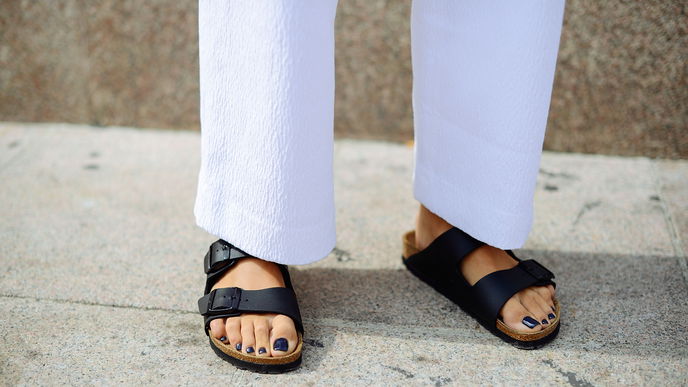 Ciao High Heels: Kleine Frauen setzen im Frühjahr 2024 auf Plateau-Birkenstocks