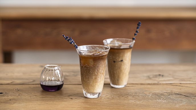 Erfrischender Sommer-Drink: Schnelles Rezept für Iced Latte mit Lavendel
