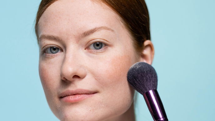 Beauty-Trends 2022: Mineral-Make-up ist perfekt für den Sommer