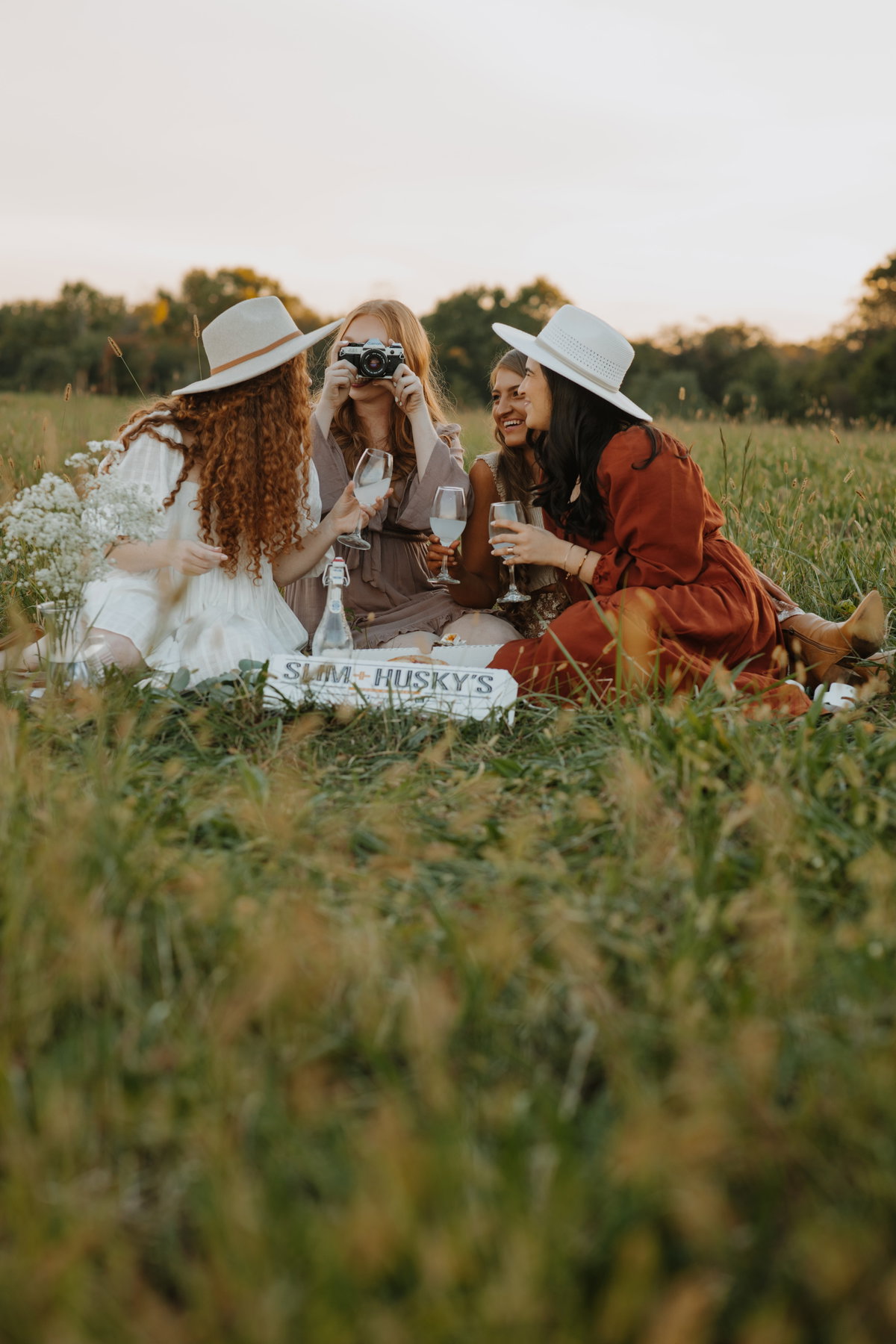 Freundinnen beim Picknick