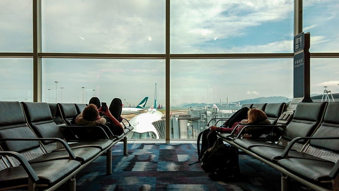 Reisen 2022: Mit diesen 4 Tipps vergeht die Zeit am Airport wie im Flug 
