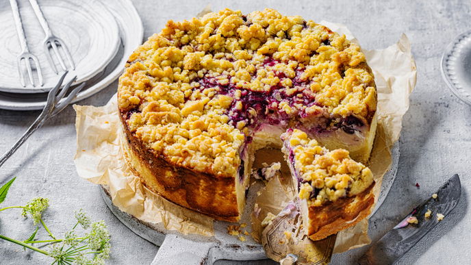 Proteinreiches Skyr-Rezept: Unser Käsekuchen mit Beeren & Haferflocken ist ein Gaumenschmaus