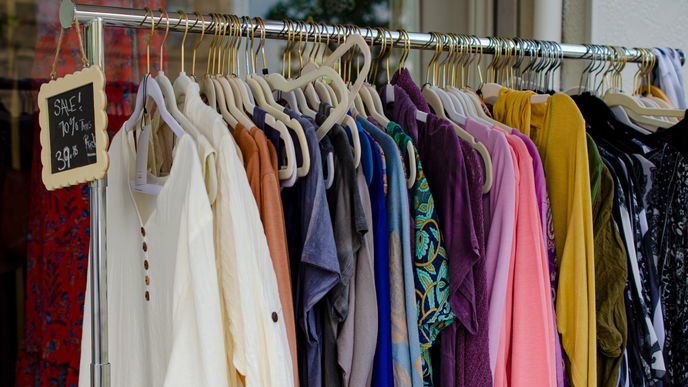 Second-Hand-Kleidung: Die wichtigsten Tipps zum Kauf und Verkauf