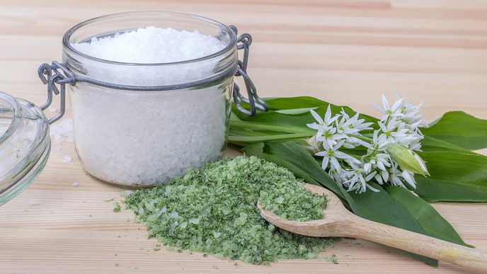 Nachhaltige Geschenkideen: Salz und Co. selbst herstellen