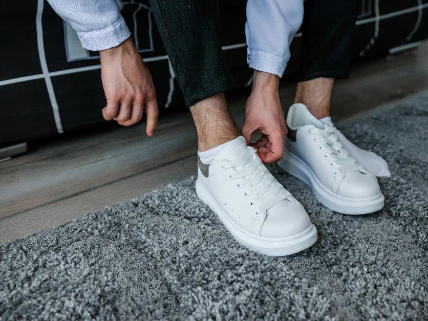 Schuhe anziehen