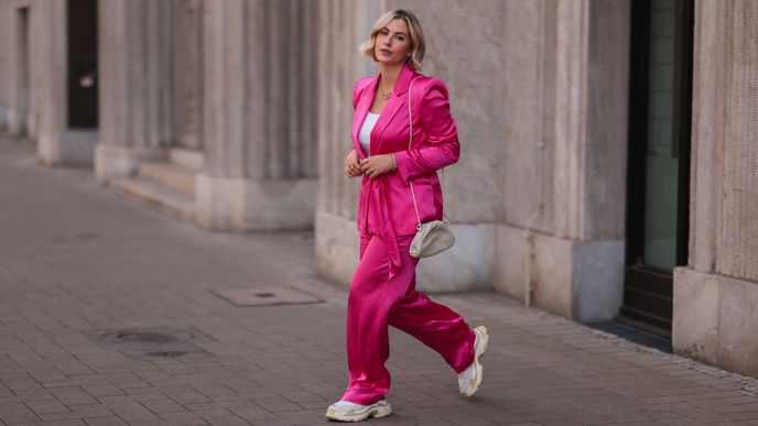Mode-Trend 2022: Diese knallige Farbe tragen wir jetzt rauf und runter