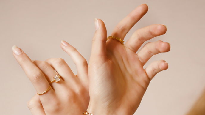 Goldschmuck reinigen: Anleitung, Hausmittel und Tipps