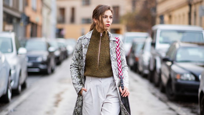Strickpullover mit Reißverschluss feiern im Herbst 2023 ihr Comeback