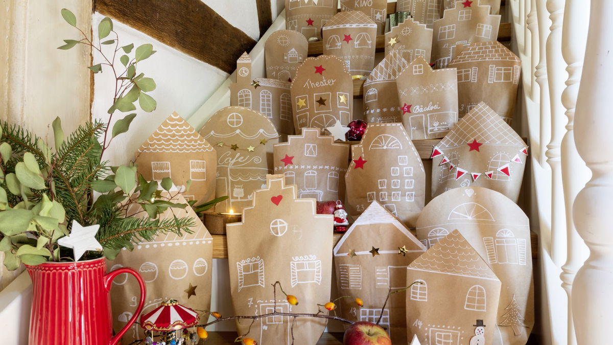 Adventskalender aus Tüten selber machen: DIY-Anleitung und Ideen 