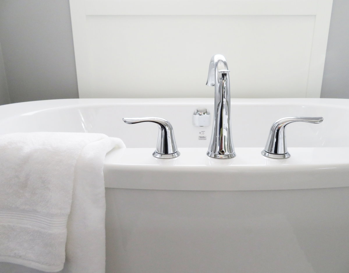 Badewanne putzen
