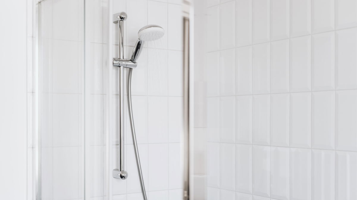 Dusche reinigen: Mit diesem Hausmittel bleibt sie wochenlang sauber