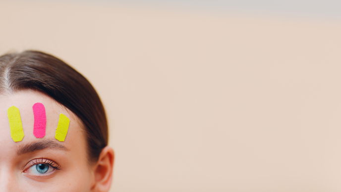 Lässt Face Taping wirklich Falten verschwinden?