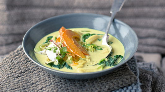 Herbstliches Rezept für Kürbis-Curry mit Kokosnuss