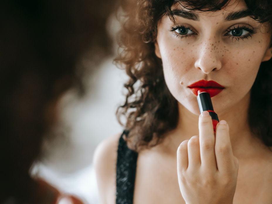 Rote Lippen schminken