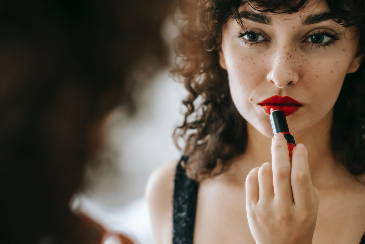 Rote Lippen schminken