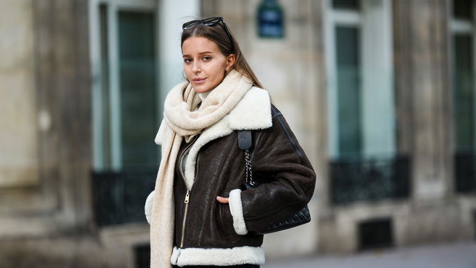 4 Tipps, um Make-up-Flecken auf dem Schal zu verhindern