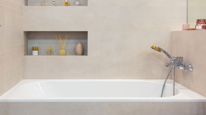 Haushalt: SO wird die Badewanne garantiert ohne Schrubben sauber 