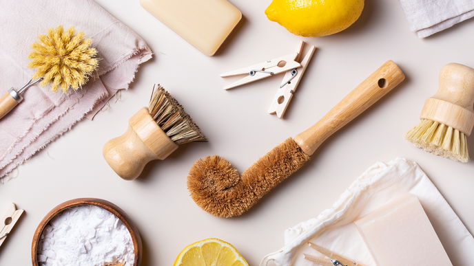 Frühjahrsputz 2023: Mit 3 Drogerie-Produkten erledigt er sich von selbst