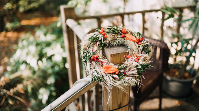 Balkon im Winter: 4 weihnachtliche Deko-Elemente