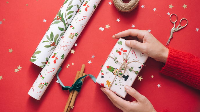 Geschenkpapier aufbewahren: Die 5 besten Ideen