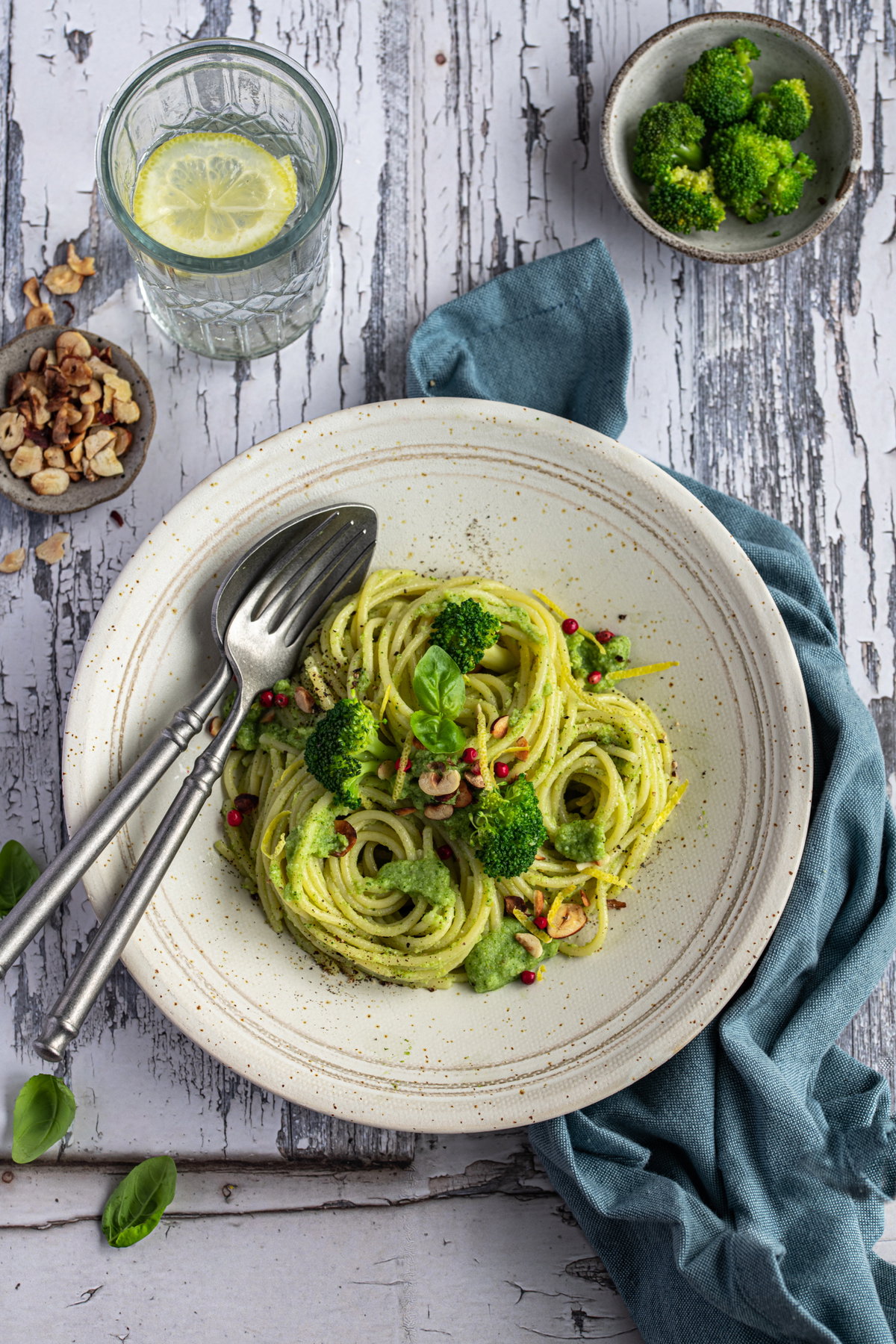 Pasta mit Brokkoli-Nuss-Pesto