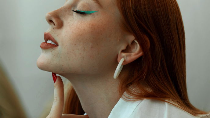 Mit diesem 3-Euro-Eyeliner aus der Drogerie klappt der Lidstrich wie von selbst