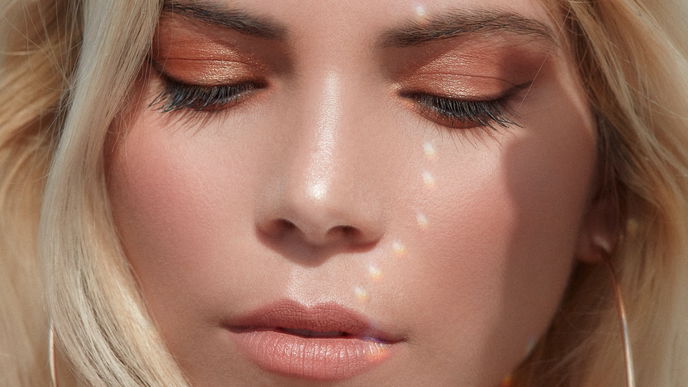 Ein Produkt für Alles: Dieser Make-up-Trend ist super praktisch